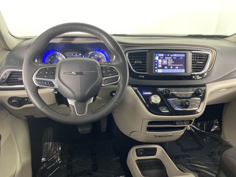 Used 2023 Chrysler Voyager LX FWD image 19