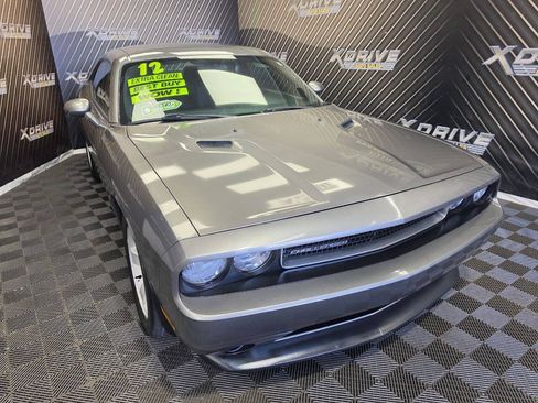 Used 2012 Dodge Challenger SXT RWD image 4