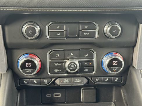 Used 2021 GMC Yukon SLT image 11