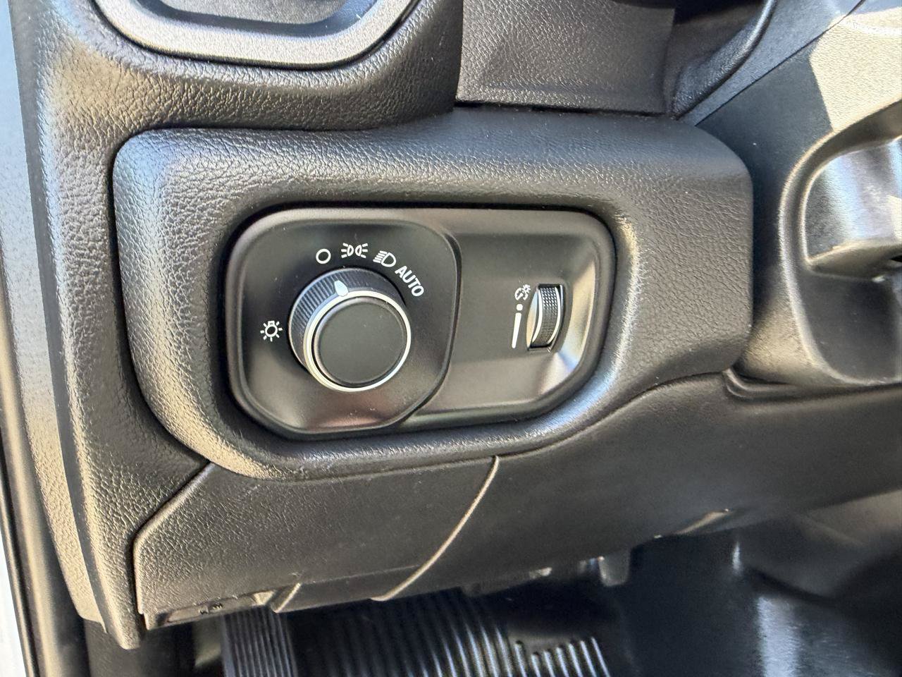 Used 2021 RAM 3500 Tradesman w/ Chrome Appearance Group AWD/4WD image 18