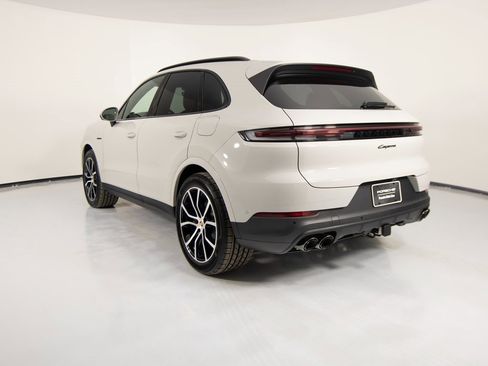 New 2026 Porsche Cayenne E-Hybrid image 3