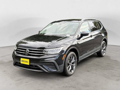 Used 2022 Volkswagen Tiguan SE AWD/4WD image 1