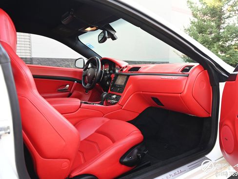 Used 2016 Maserati GranTurismo Sport image 17