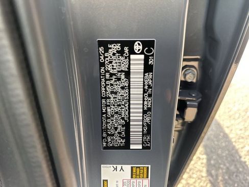 Used 2025 Toyota Prius LE image 32