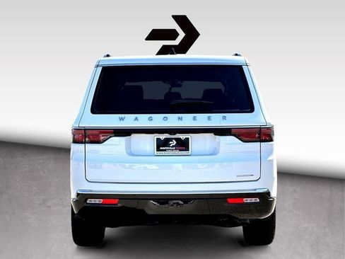 Used 2024 Jeep Wagoneer L Series II w/ Flexible Seating Group RWD image 7