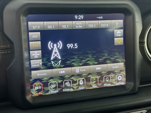 Used 2023 Jeep Wrangler Unlimited Sahara AWD/4WD image 21