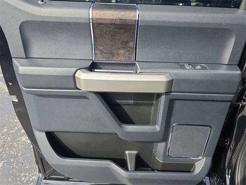 Used 2022 Ford F250 Lariat image 9