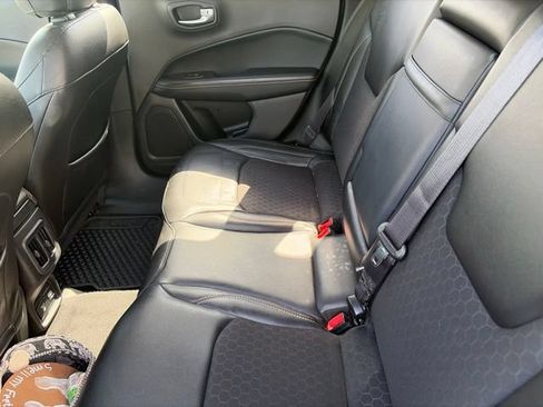 Used 2018 Jeep Compass Latitude w/ Popular Equipment Group AWD/4WD image 9