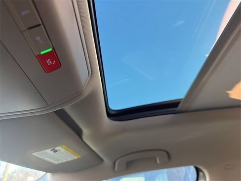 Used 2022 Volkswagen Atlas SEL R-Line image 6