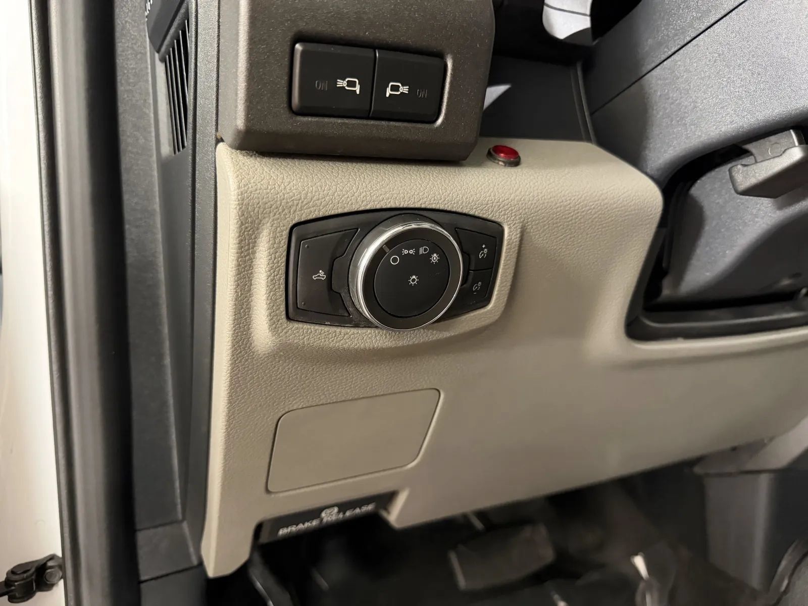 Used 2022 Ford F550 4x4 Regular Cab Super Duty image 15