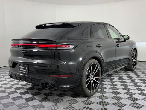 New 2026 Porsche Cayenne Turbo image 9