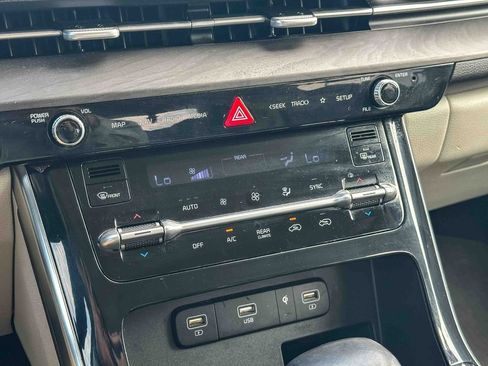 Used 2022 Kia Carnival EX FWD image 34