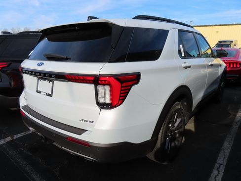 New 2026 Ford Explorer Active w/ Active Comfort Package image 4