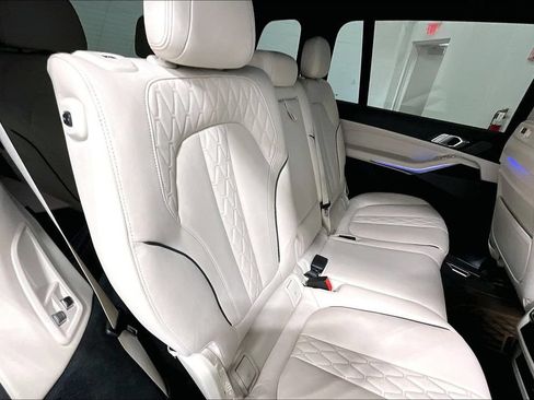 Used 2022 BMW X7 xDrive40i w/ M Sport Package AWD/4WD image 29