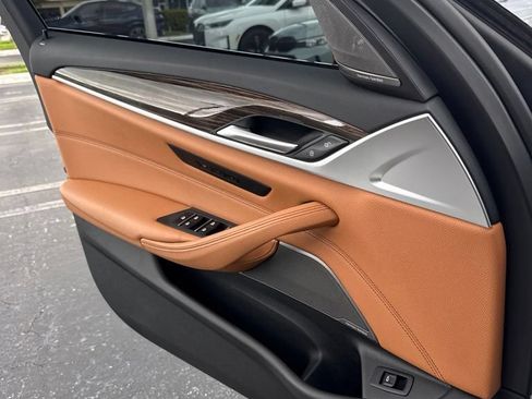 Used 2023 BMW 540i w/ M Sport Package RWD image 3