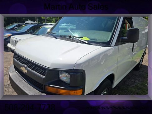 Used 2010 Chevrolet Express 2500 RWD image 1
