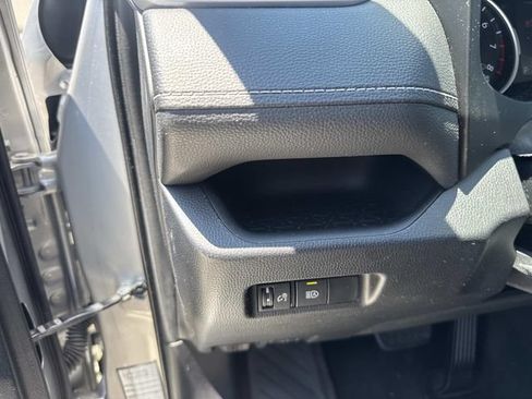 Used 2021 Toyota RAV4 LE AWD/4WD image 20