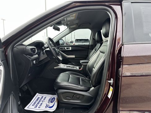 Certified 2023 Ford Explorer XLT w/ Equipment Group 202A image 18