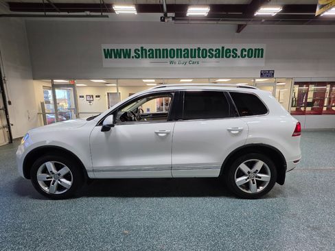 Used 2014 Volkswagen Touareg TDI image 11
