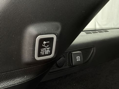 Used 2022 Jeep Grand Cherokee Overland w/ Luxury Tech Group IV image 45