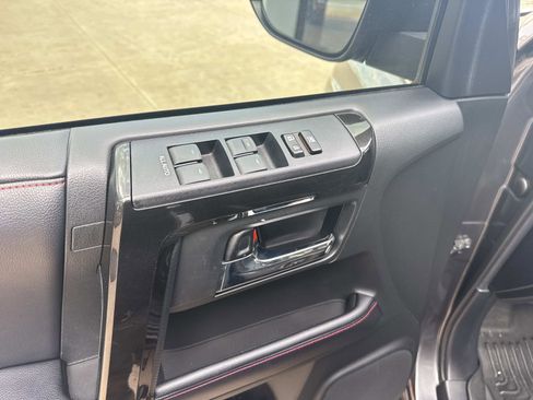 Used 2018 Toyota 4Runner TRD Off-Road Premium image 19