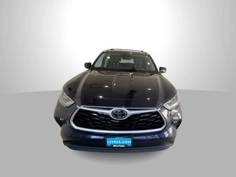 Used 2020 Toyota Highlander XLE image 3