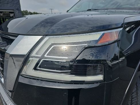 Used 2024 Nissan Armada SL w/ Captain's Chairs Package RWD image 36