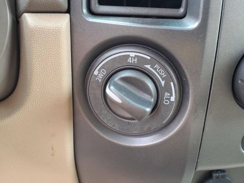 Used 2009 Nissan Titan XE w/ XE Popular Equipment Pkg AWD/4WD image 9