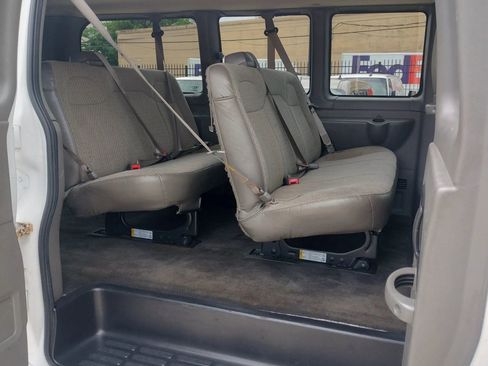 Used 2017 Chevrolet Express 2500 LS image 31