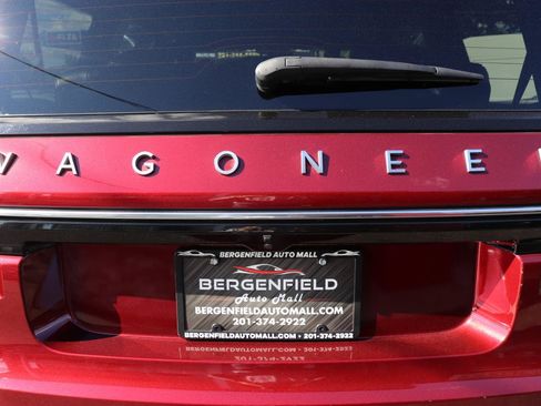 Used 2024 Jeep Wagoneer Series III AWD/4WD image 76