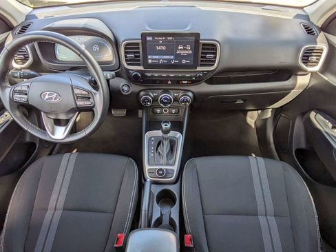 Used 2025 Hyundai Venue SEL FWD image 14