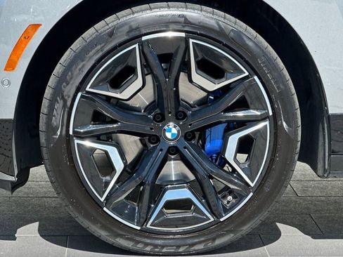 Used 2023 BMW iX xDrive50 w/ Sport Package AWD/4WD image 33