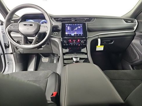 New 2025 Jeep Grand Cherokee 4WD image 15