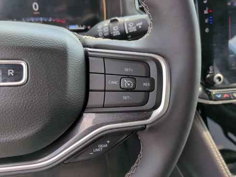 Used 2024 Jeep Wagoneer L 4WD image 15
