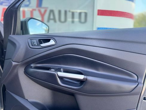 Used 2019 Ford Escape SE FWD image 33