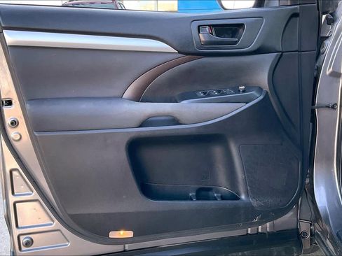 Used 2018 Toyota Highlander LE image 20