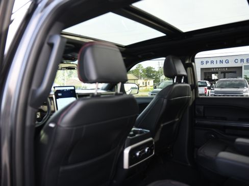Used 2022 Ford Expedition Limited RWD image 12