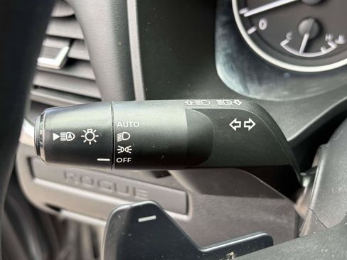 Used 2023 Nissan Rogue S FWD image 19