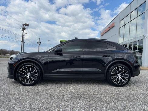 Used 2024 Porsche Macan 4 Electric image 6