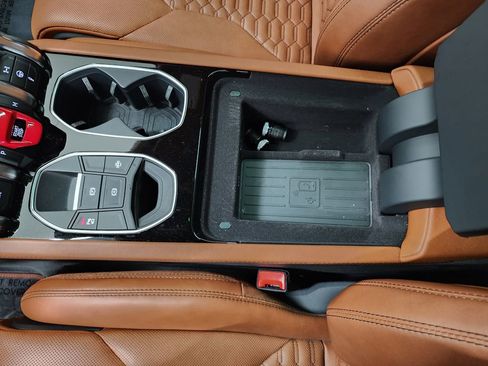 Used 2022 Lamborghini Urus image 22