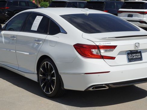 Used 2019 Honda Accord Touring image 8