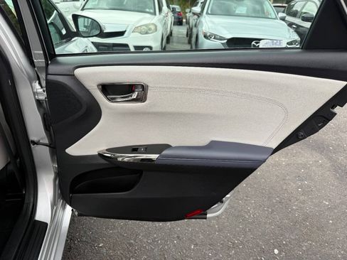 Used 2013 Toyota Avalon XLE Touring FWD image 32