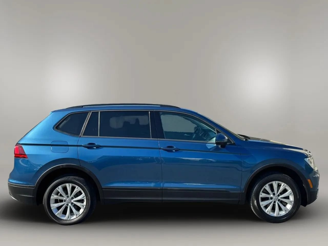 Used 2019 Volkswagen Tiguan S w/ Driver Assistance Package FWD image 4