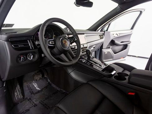 New 2026 Porsche Macan image 18