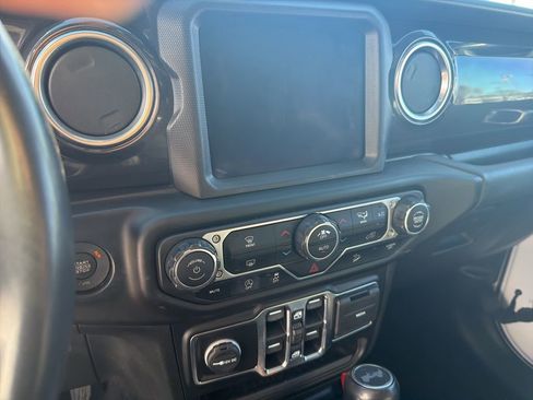 Used 2021 Jeep Wrangler Unlimited Sahara image 21