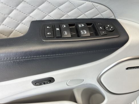 Used 2017 Jeep Grand Cherokee Summit AWD/4WD image 19