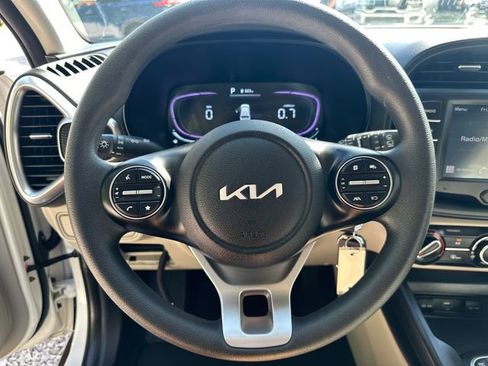 Used 2025 Kia Soul LX FWD image 25