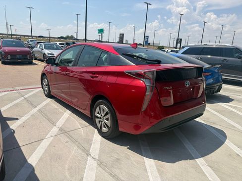 Used 2016 Toyota Prius Three w/ Advanced Technology Package FWD image 6