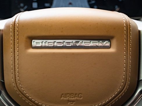 Used 2023 Land Rover Discovery S R-Dynamic image 32