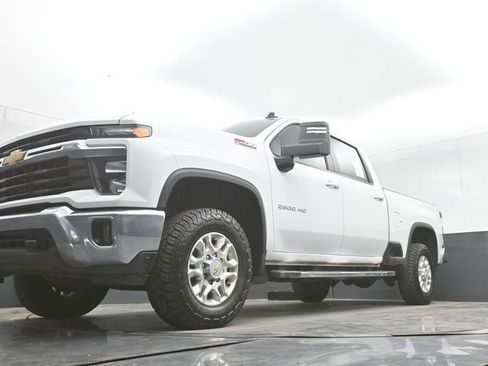 Used 2024 Chevrolet Silverado 2500 LT AWD/4WD image 41